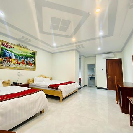 Отель Khach San Hung Viet Kon Tum Экстерьер фото